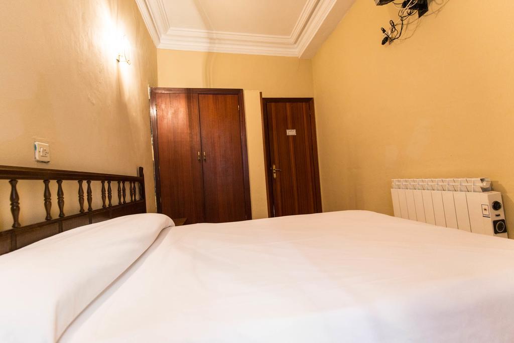 Pension Iberia Llanes Cameră foto